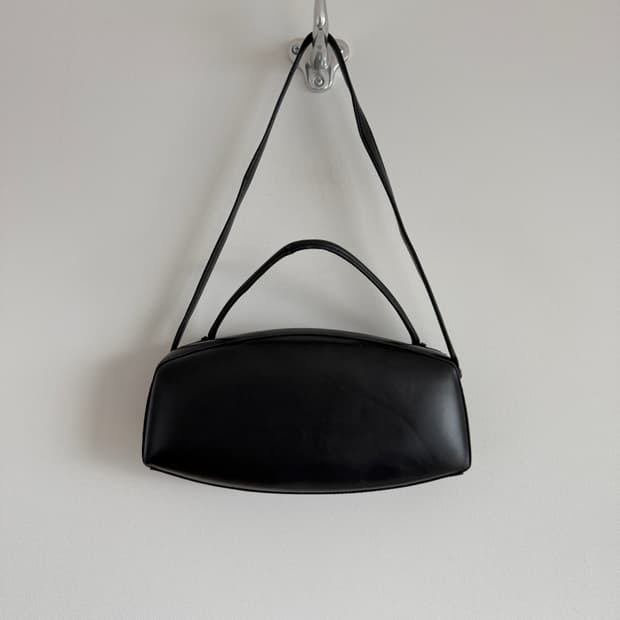 아카이브앱크(Archivepke) 레더 프레임 숄더백