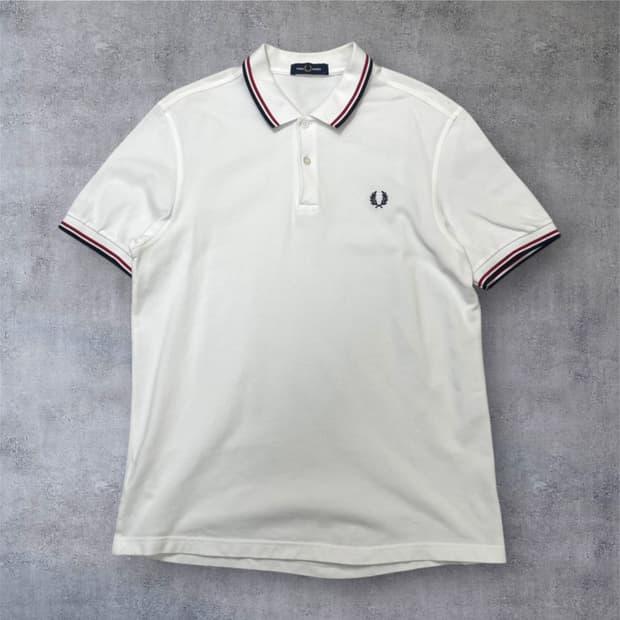 프레드페리 Fred perry 화이트 트윈팁 자수로고 반팔 카라티 L