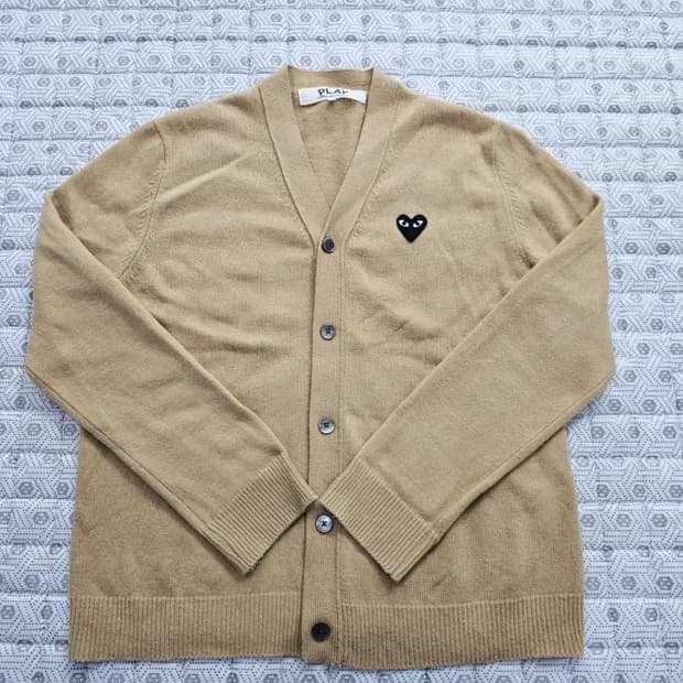 꼼데가르송 플레이 하트패치 남성 가디건 95