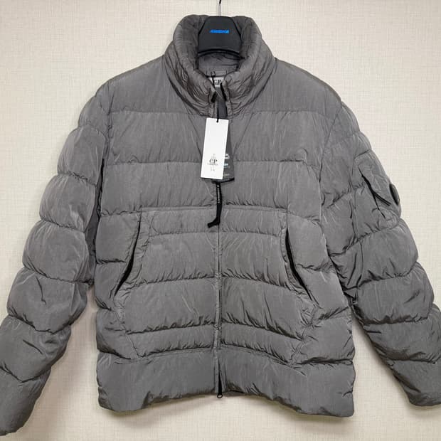 [50] CP컴퍼니 에코 크롬 R 다운 자켓 메탈 그레이