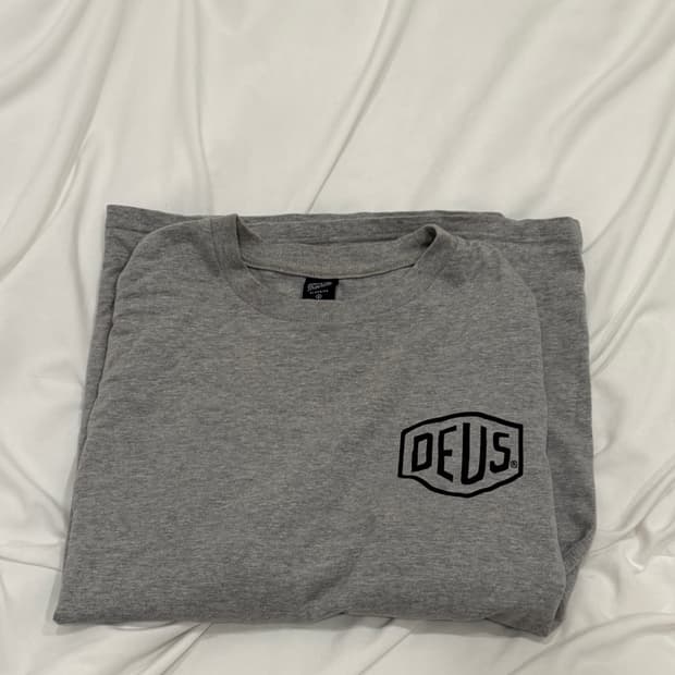 데우스 엑스 마키나 서울 컬리지 롱슬리브 티셔츠 그레이 말 S사이즈