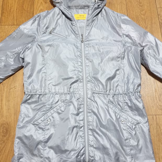 1153 루이까스텔 골프 바람막이 95 사이즈입니다