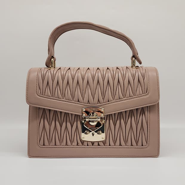 미우미우 5BA094 컨피덴셜 마테라쎄 토트 숄더백 카메오