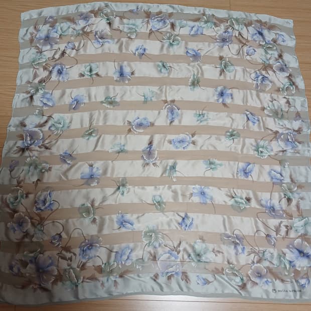 Mila schon 실크스카프