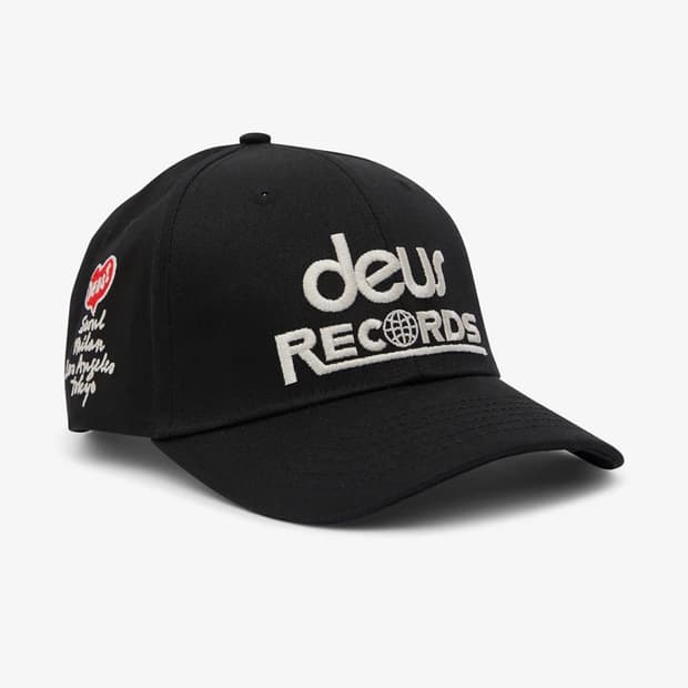 데우스 엑스 마키나 볼캡 모자