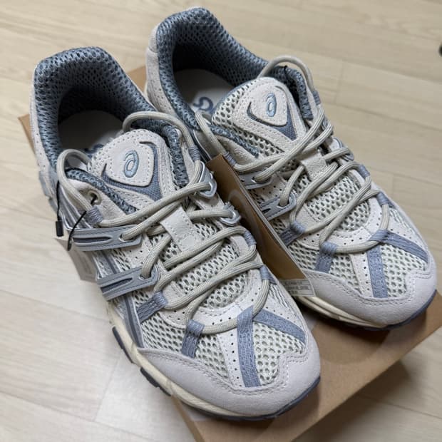 아식스 젤 소노마 15-50 235 스모크그레이/미드그레이 새상품