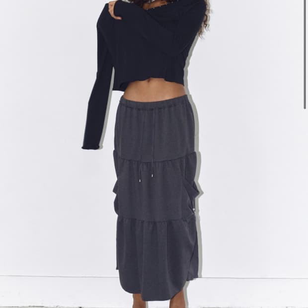 폴리수엠 SHIRRING STRAP CARGO SKIRT 챠콜
