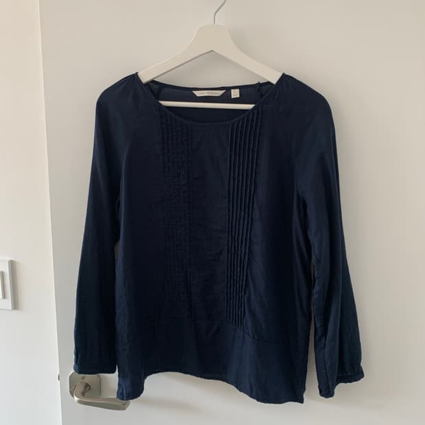 UNIQLO 네이비 핀턱 블라우스