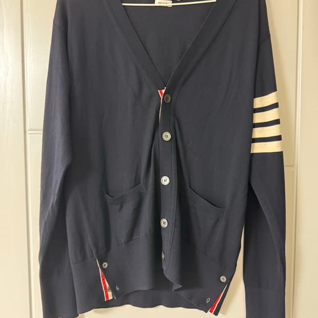 톰브라운 사선완장 메리노 울 가디건(네이비,2)