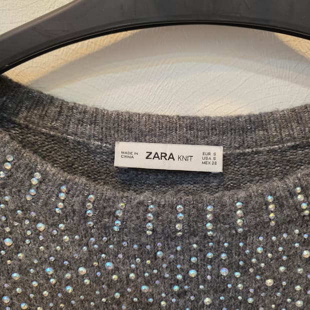 자라 그레이니트 스웨터 큐빅 장식 S사이즈