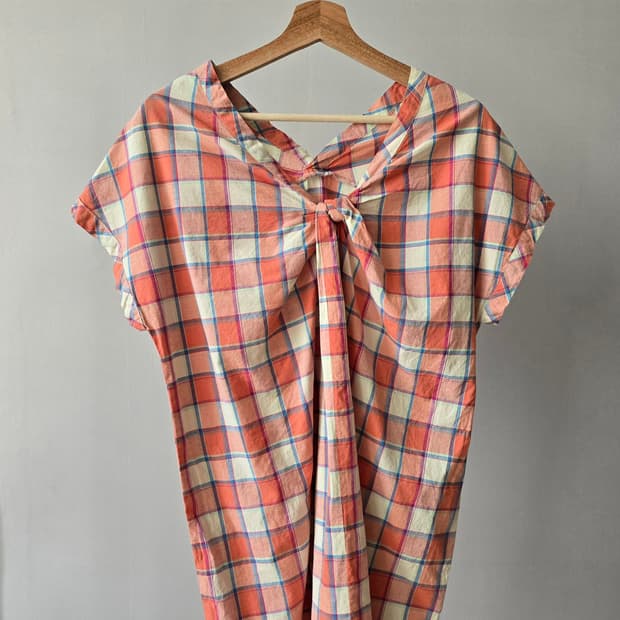 린넨 혼방 체크 꼬임 롱 블라우스 (M)