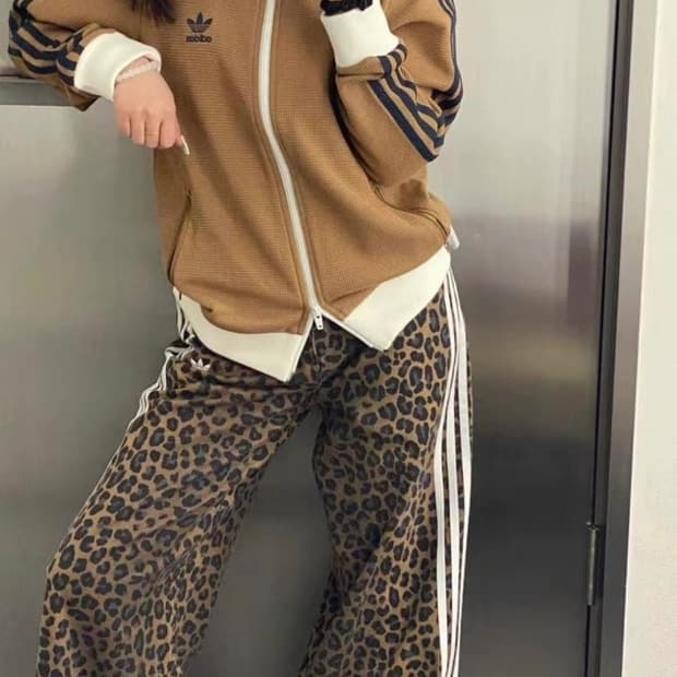 [30] 아디다스 오리지널 데님 루즈 레오파드 프린트