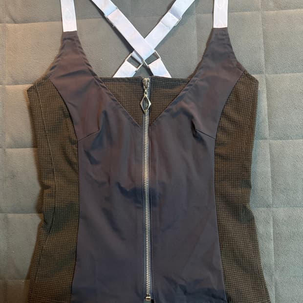 MSCHF 미스치프 STRAP ZIP UP SLEEVELESS | 후루츠패밀리