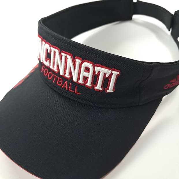 아디다스 신시내티 대학교 베어캣츠 풋볼 블랙 썬바이저 P2104