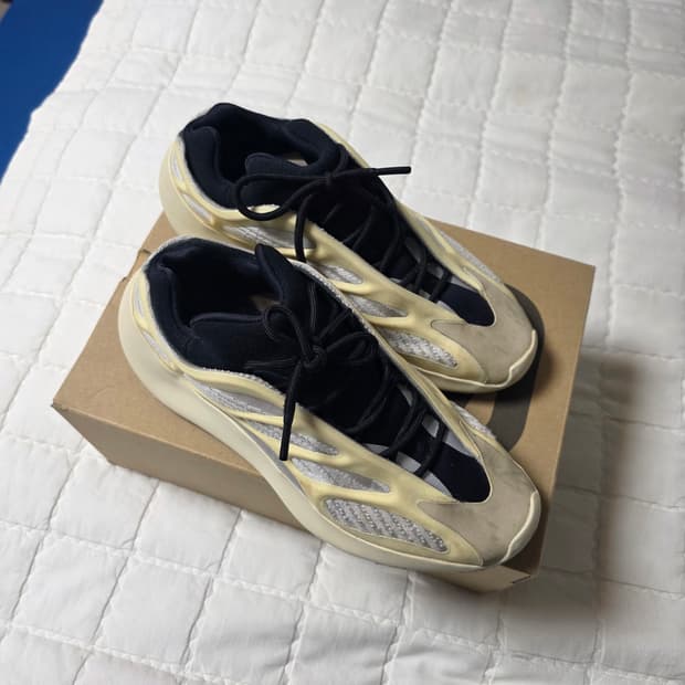 (중고) 아디다스 이지 700 V3 아자엘 2019 280사이즈