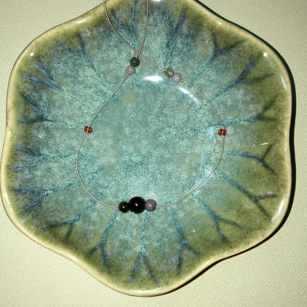 원석 비즈 끈목걸이