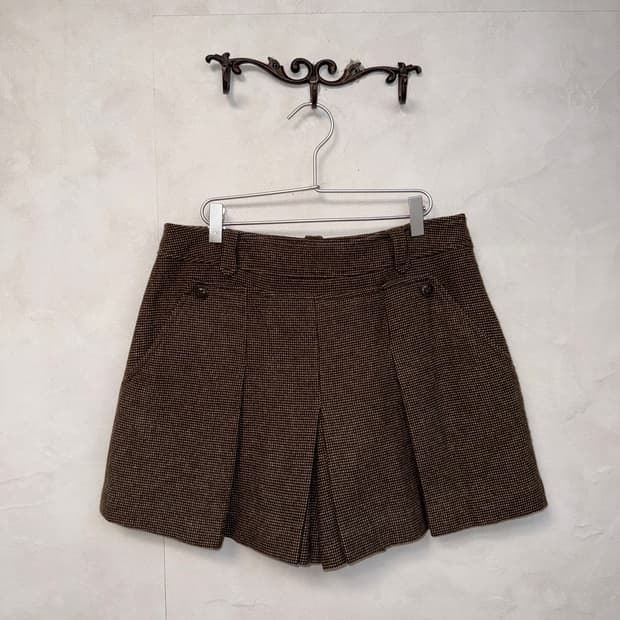 Brown wool pleats short pants 
