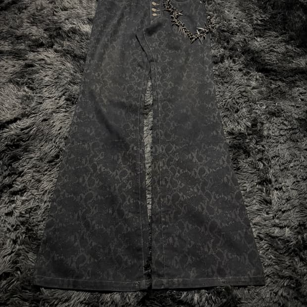 Tornado Mart 스네이크 패턴 부츠컷 팬츠