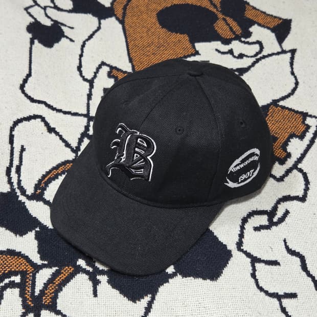 보스턴 B 자수 레터링 볼캡