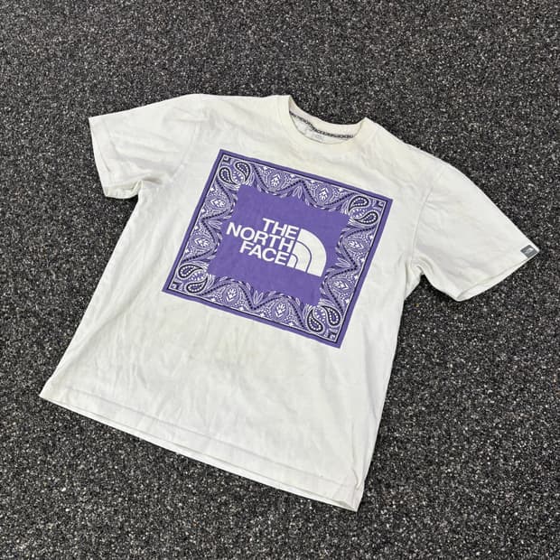 노스페이스 페이즐리 빅로고 반팔티