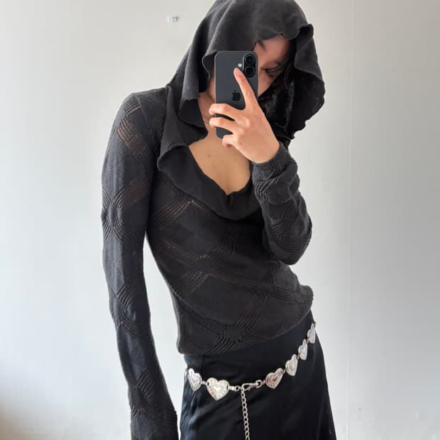 알마니 후드니트 