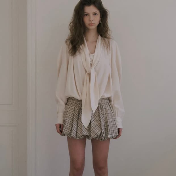 오버듀플레어 타이 블라우스