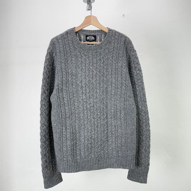 빔즈 그레이 부클레 케이블 크루넥 니트 스웨터