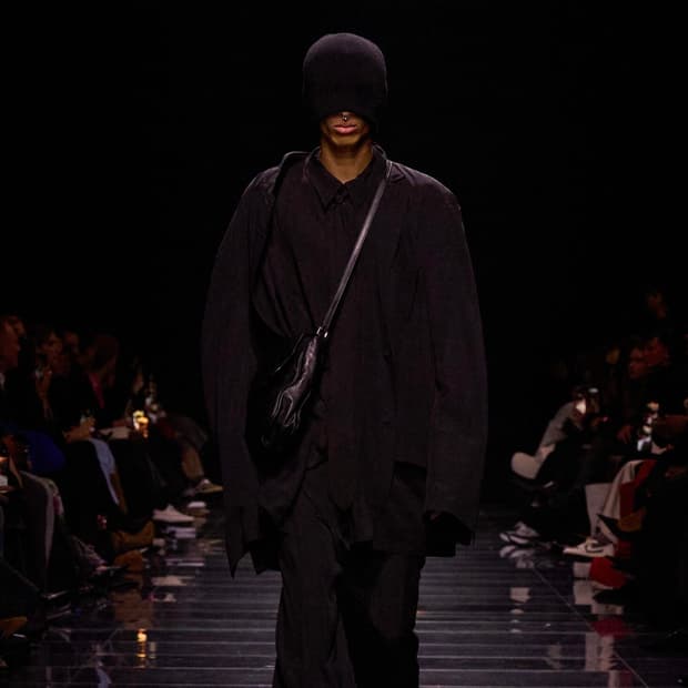 발렌시아가 가드로브 플루이드 블레이저