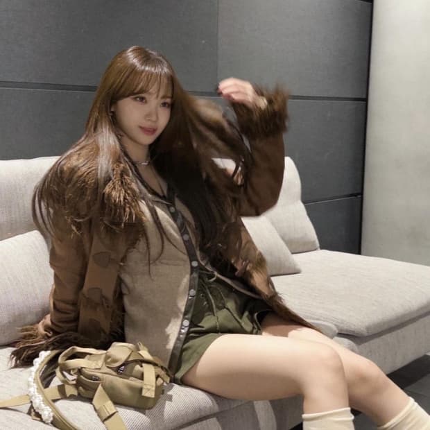 보헤미안서울 터틀넥 레더 포인트 니트