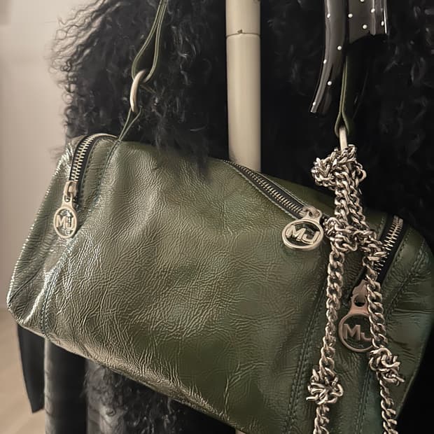 marc jacobs 마크제이콥스 페이턴트 미니 배럴백 그린