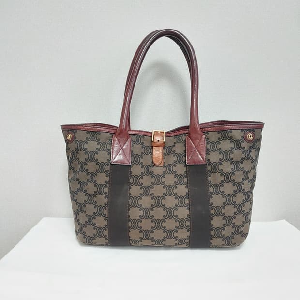 셀린느 트리오페 마카담 버클 토트백 (정품)