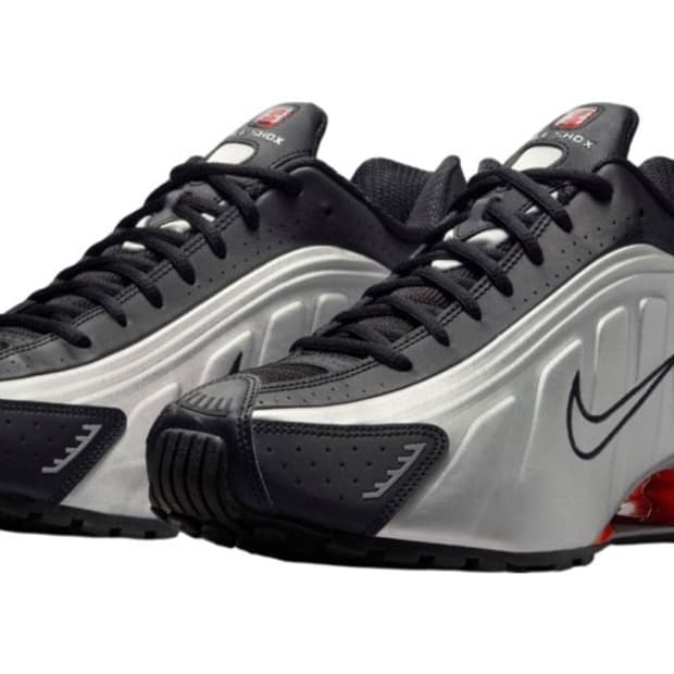 나이키 샥스 R4 메탈릭 실버 레드 245