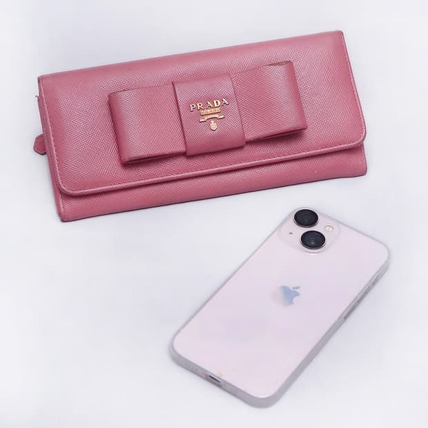 프라다 (PRADA) 사피아노 리본 피오니 핑크 플랩 장지갑