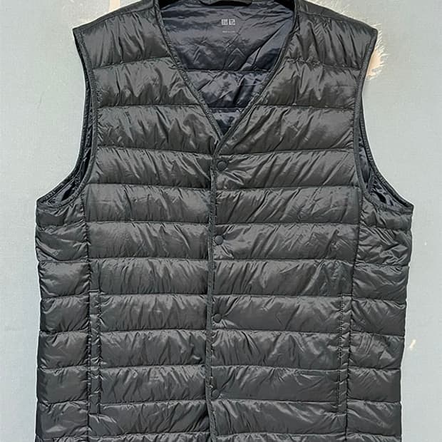 유니클로 남자 경량패딩조끼 추동 L 100