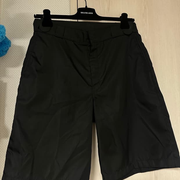 프라다 리나일론 버뮤다 팬츠 46 사이즈