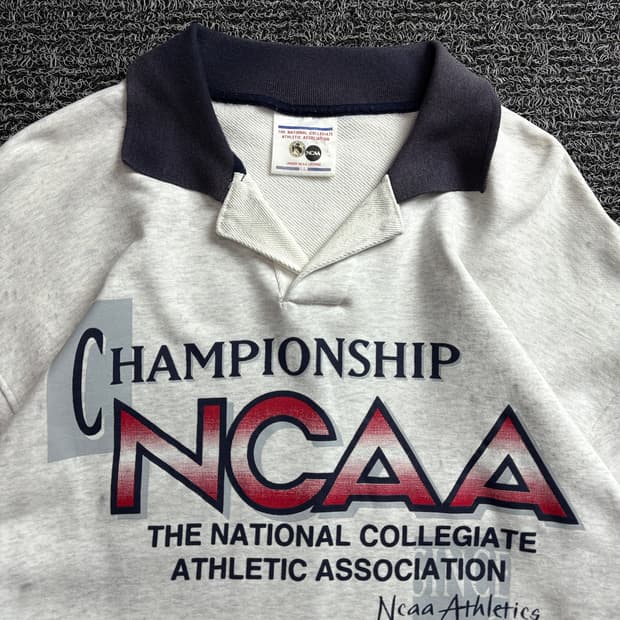 데상트 NCAA USA 오리지날 박시핏 럭비 셔츠 2755