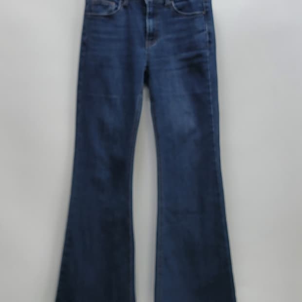 GUESS 23FW 부츠컷 데님 청바지 / 여 64 (26) 중청 스판