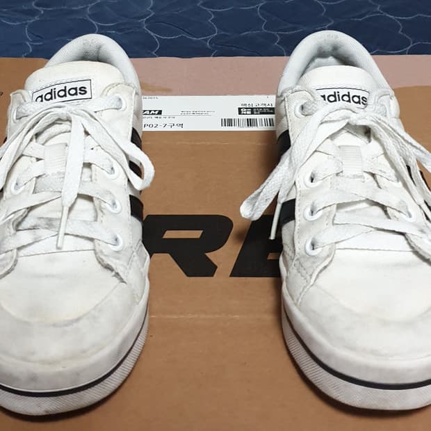 아디다스 브라바다 스니커즈 (235)