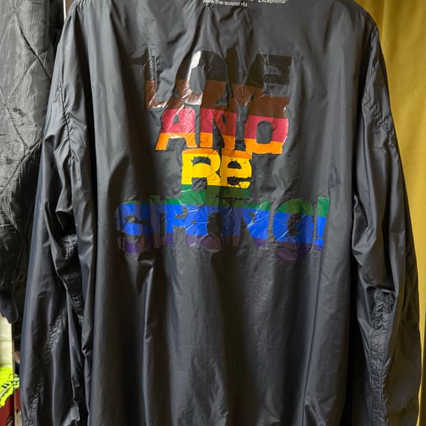 솔로이스트 러브앤비스트롱 코치자켓 48사이즈