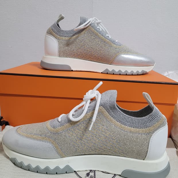 에르메스 실버 펄 어딕트 스키커즈