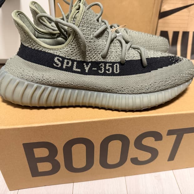 아디다스 이지 부스트 350 V2 그래닛 코어 블랙