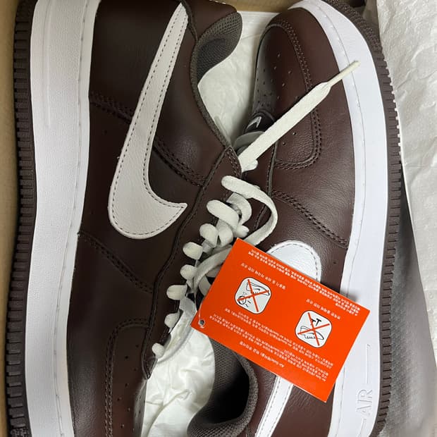 나이키 에어포스 로우 레트로 초콜릿