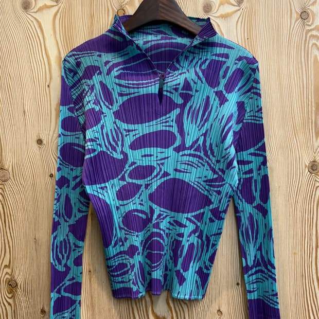 플리츠 플리즈 그래픽 탑