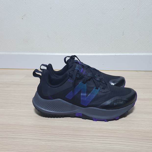 뉴발란스 다이나소프트 트레일러닝화 240