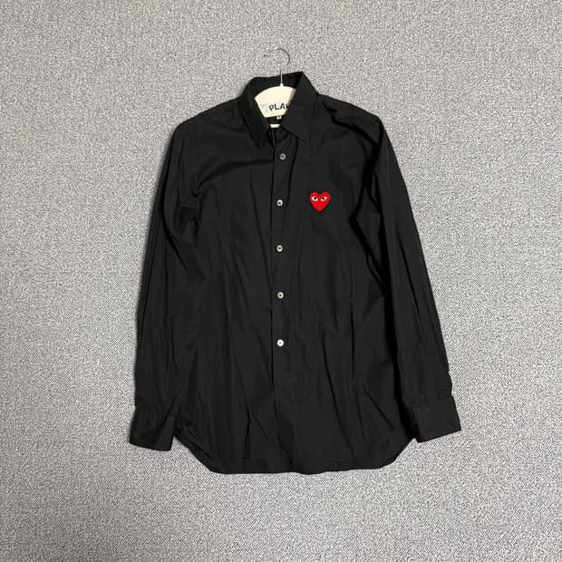 꼼데가르송 블랙 레드 와펜 긴팔셔츠 S  AZ-B002