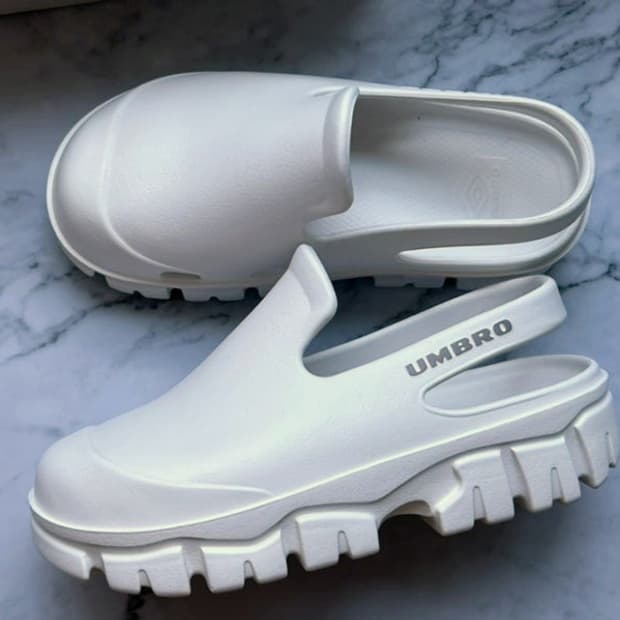 엄브로 토피 샌들 240사이즈