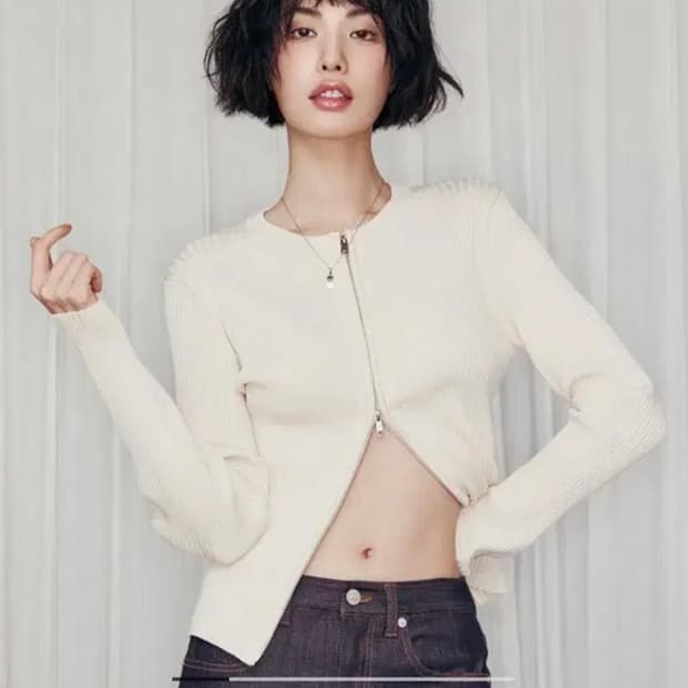 Plac 투웨이 집업 니트 레드 나나 착용