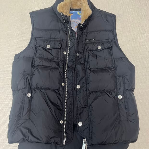 디스퀘어드 패딩 조끼