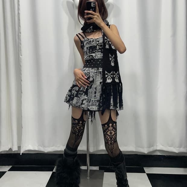 🎸블랙 & 화이트 스터드 디테일 원피스🎸