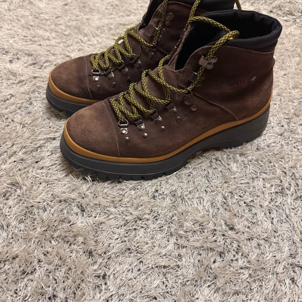 프라다  브릭슨